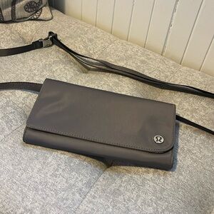 NWOT Lululemon gray crossbody purse/wallet